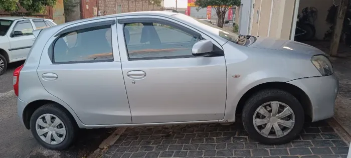 Toyota Etios X 1.3 Flex 16V 5P Mec. 2017