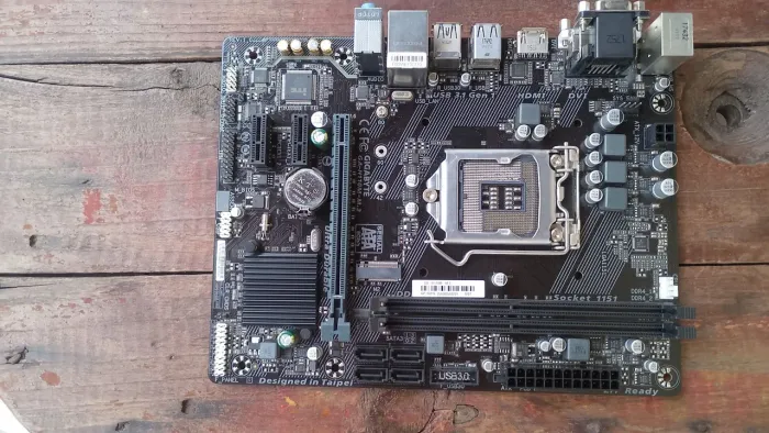 Placa mãe h110-m -com defeito- (Leia descrição)