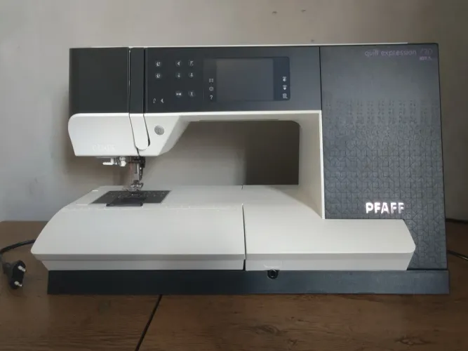 Máquina de costura Pfaff Quilt Expression 720