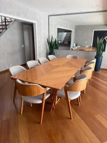 Mesa de Jantar Design Assinada em Madeira Natural + 10 Cadeiras | Alto Padrão | Novitta De