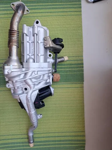 VÁLVULA EGR COMPLETA COM COOLER ORIGINAL LAND ROVER/JAGUAR - LR063122 FW93-9U438-AA