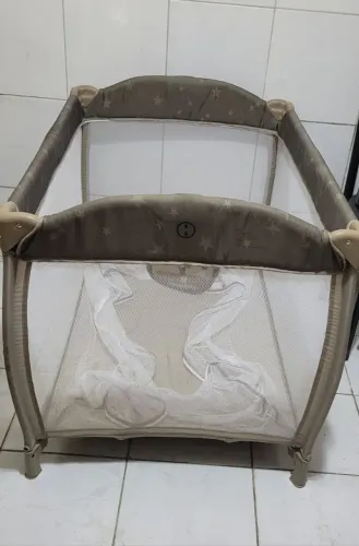Berço portátil Burigotto, altura ajustável. Seminovo. Nunca usado. Completo.