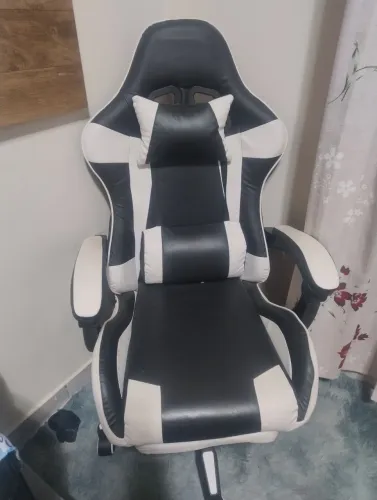 Cadeira gamer em perfeito estado usado poucas vezes...
