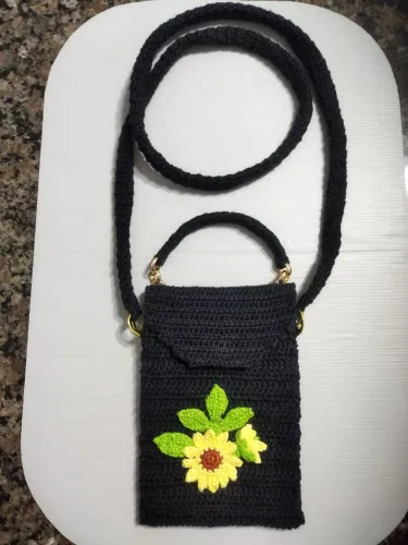 Bolsinha porta celular de crochê