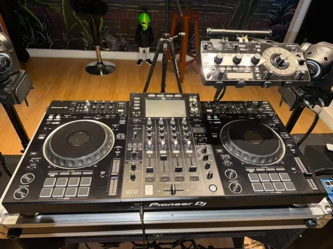 Pioneer XDJ-XZ Impecável + Case Personalizado - Estado de Novo (Mint)