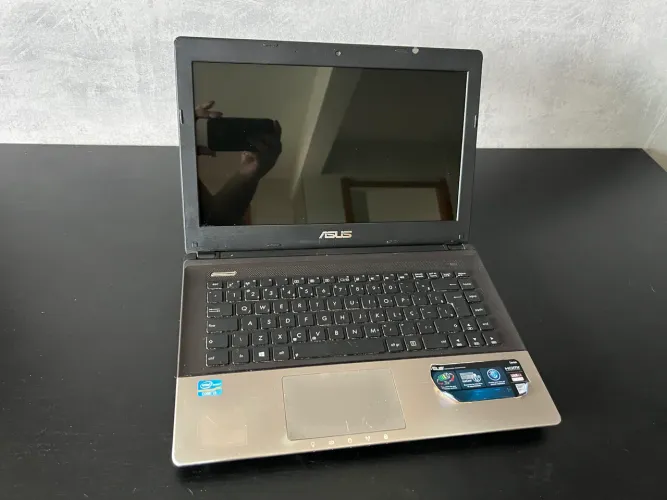Notebook ASUS K45A - i5 3ª geração - 6GB RAM - Usado / Marcas de uso