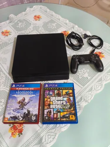 PS4 Slim 