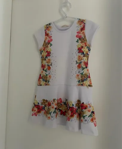 Lindo vestido Petit Cherrie, tamanho 3/4 anos.