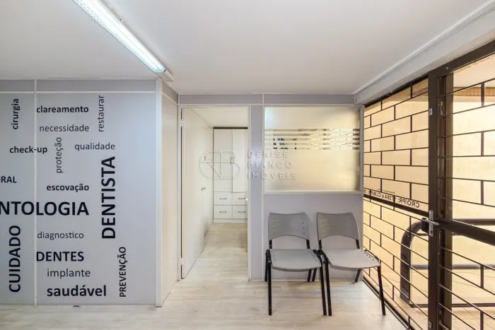 Sala comercial no Água Verde, 64m² , 1 vaga de garagem.