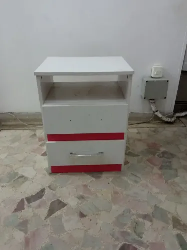 Mesa de Cabeceira com duas gavetas