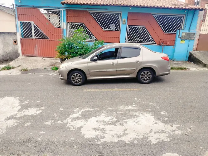 Peugeot 207 Sed. Passion XR Sport 1.4 Flex 8V 4P 2013