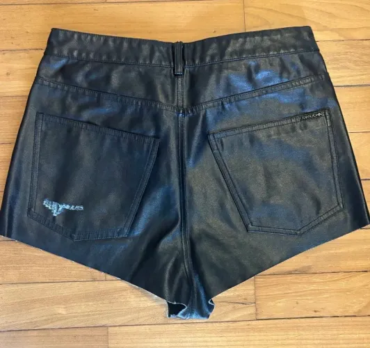 Short de Couro Preto - John John