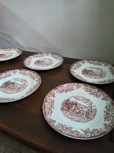 Coleção de Pratos de Porcelana (Schmidt Brasil)