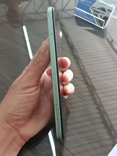 vende-se redmi 12s 16 GB de ram e 256 de memória interna , acompanha carregador e capinha 