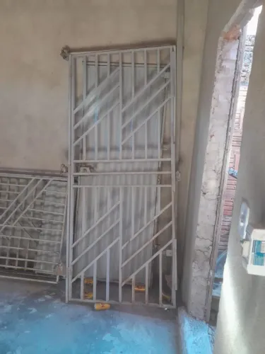 Grade de zimco para porta