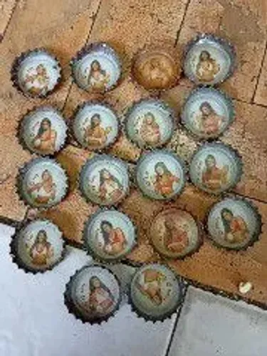 Lote com 18 tampinhas As garotas da Kayser