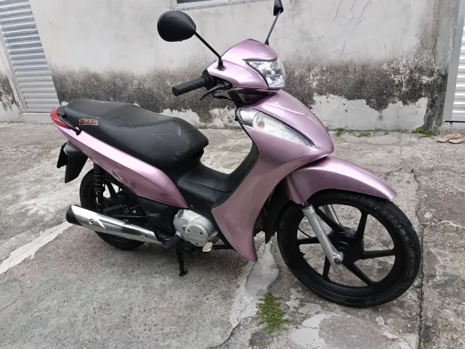 Honda biz 125 Rosa.