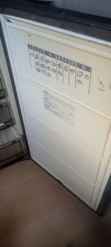 Freezer vertical pequeno