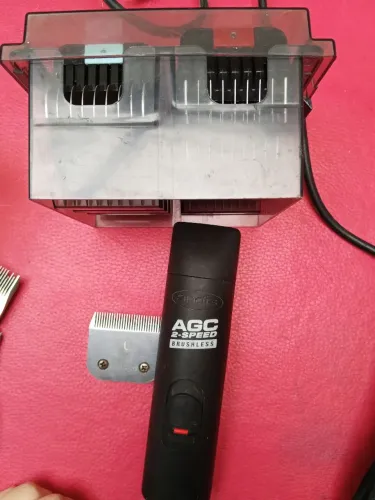 Máquina Tosa Agcb2 Andis com lâmina 10 + Adaptadores