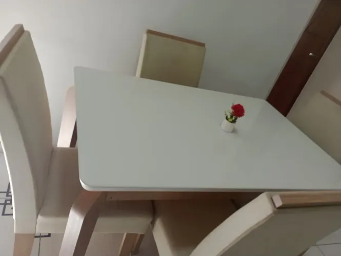 Mesa de Jantar 4 Lugares com Tampo de Vidro + 4 Cadeiras