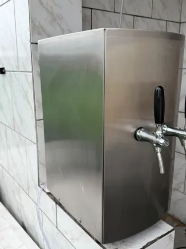 Vendo chopeira elétrica semi nova já vai com casco e cilindro