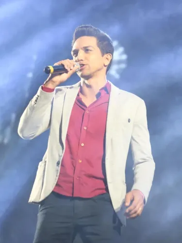 Cantor Sertanejo Disponível para festas e Eventos - Agende Seu Show Agora!