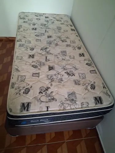 Cama solteiro com colchão