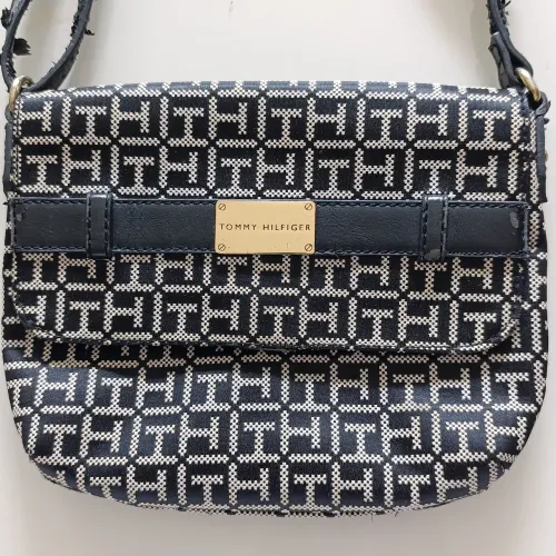Bolsa com Alça Tommy Hilfiger Monograma 