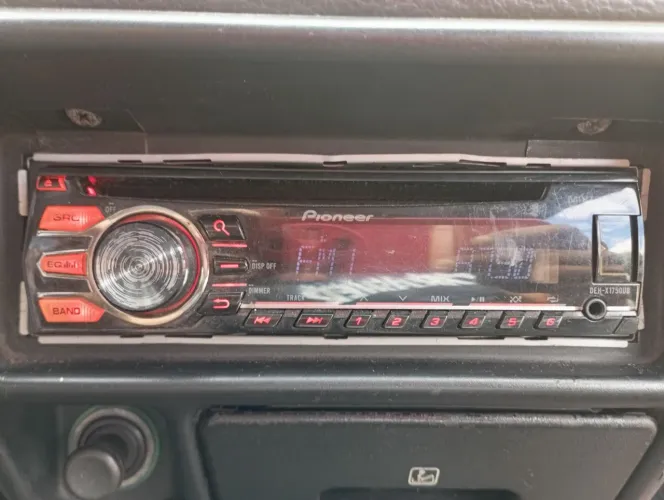 Rádio Pioneer Mixtrax
