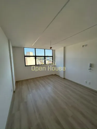 Sala Comercial na Vila Santa Cecília, Volta Redonda, RJ: Localização Estratégica e Oportun