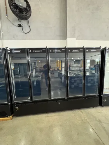 AUTO SERVICO VANGUARD RESFRIADOS 5 PORTAS 0 a 7 GRAUS PRETO INTERNO