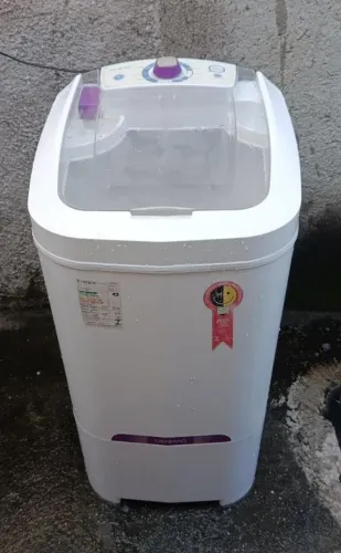 Tanquinho de lavar roupa