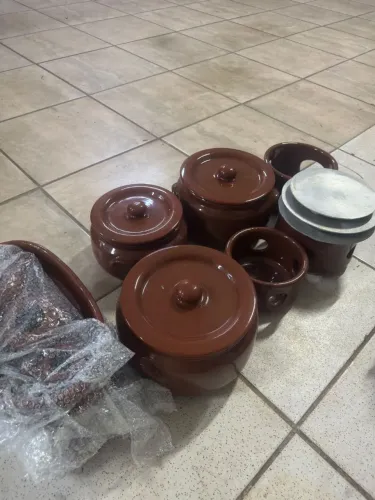 Kit de panelas e travessas para feijoada