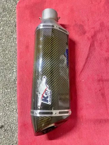 Vendo escapamento Jeskap fibra de carbono para Vstrom 1000