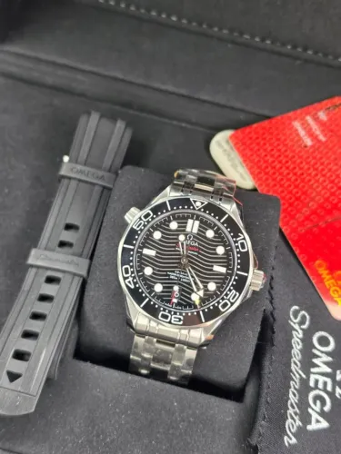 Omega Seamaster Novo Co-Axial Fundo Preto Super Clone Com 2 pulseira 