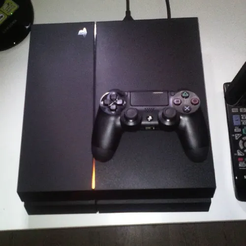 PlayStation 4 (PS4) em Perfeito Estado - Pronto pra Jogar