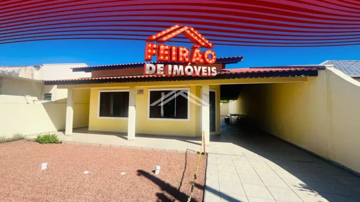 Casa Mobiliada a 60 metros do Mar com Piscina e 4 Quartos, no Cambiju - Itapoá SC