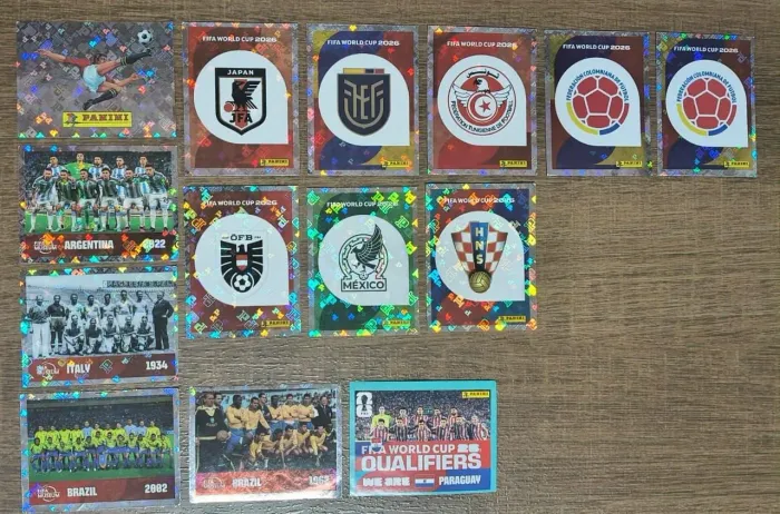 Lote com 13 Figurinhas Especiais (Brilhantes) Copa do Mundo FIFA 2026
