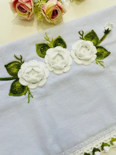 Pano de prato de crochê rosas com bico de tulipas 