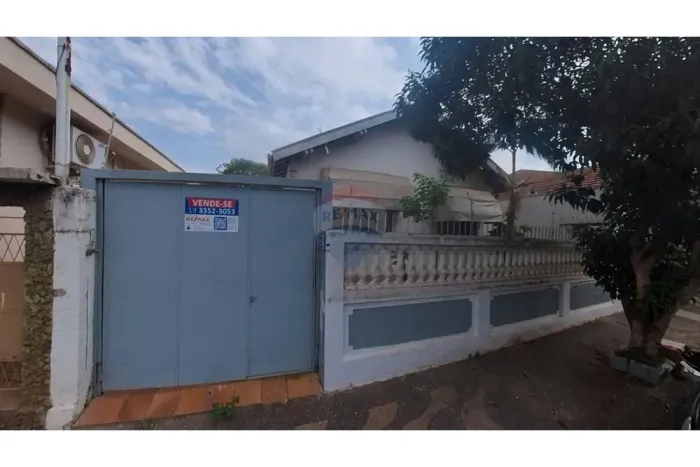Casa com 04 quartos no Centro de Araras, terreno com 484 metros. SP!