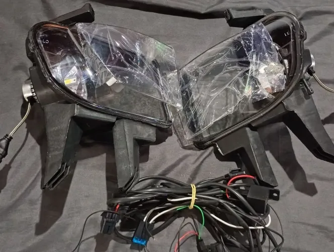 Vendo farol de milha ,farol ,e lanterna traseira do celta 
