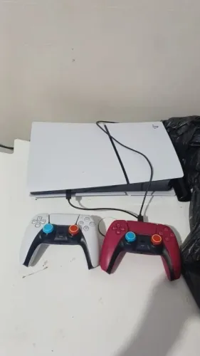 Vendo ps5 slim com 2 controles e vários jogos