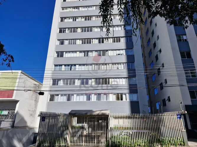 Apartamento com 02 quartos no Centro em andar alto com vaga de garagem