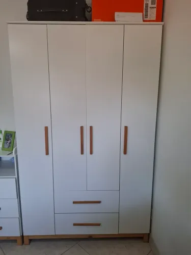 Jogo de quarto infantil - berço e guarda roupa