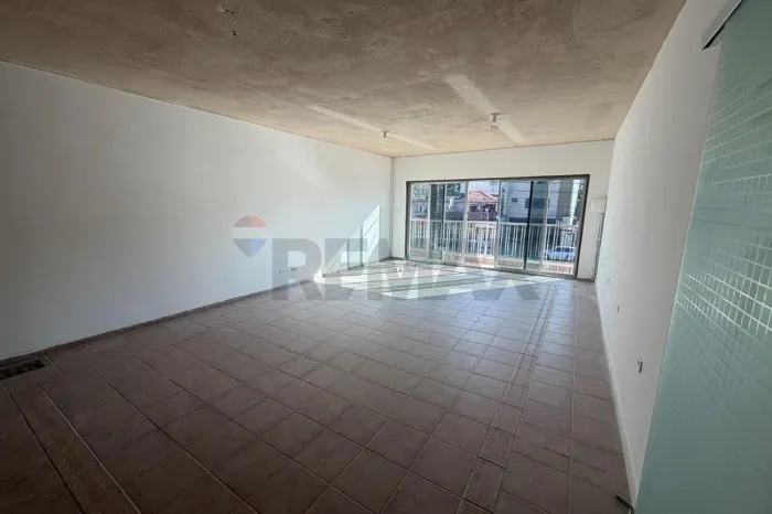 "Sala Comercial em Mauá: Modernidade e Conforto"