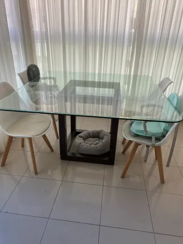 Mesa quadrada de vidro + 4 cadeiras