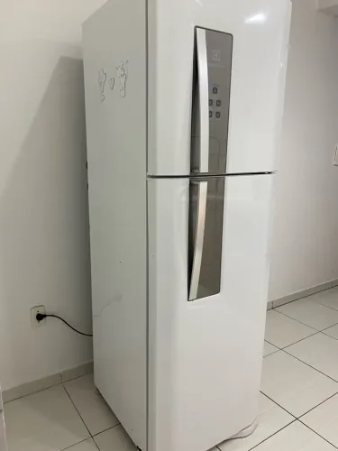 VENDO GELADEIRA ELETROLUX DF80 - USADA