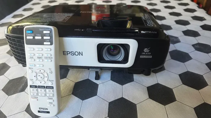 Projetor Epson EX9210 PROFISSIONAL - Exelente pra uso diurno ou ambiente claro