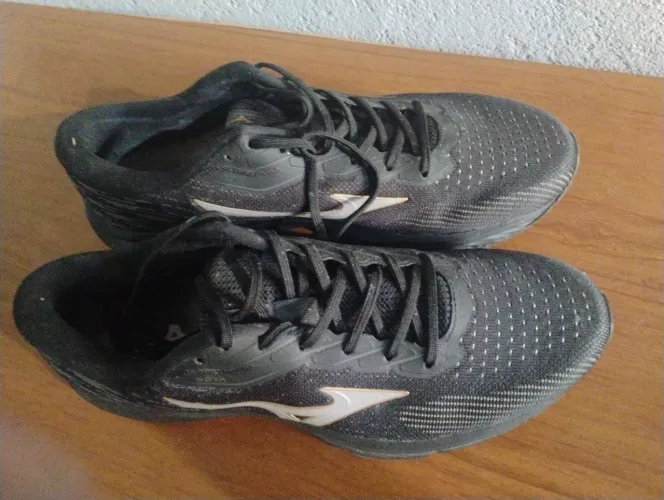 Vendo Tênis Mizuno Original 150 reais