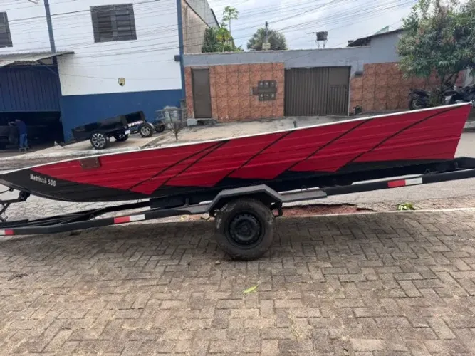 Barco 5 metros Semi novo com carreta